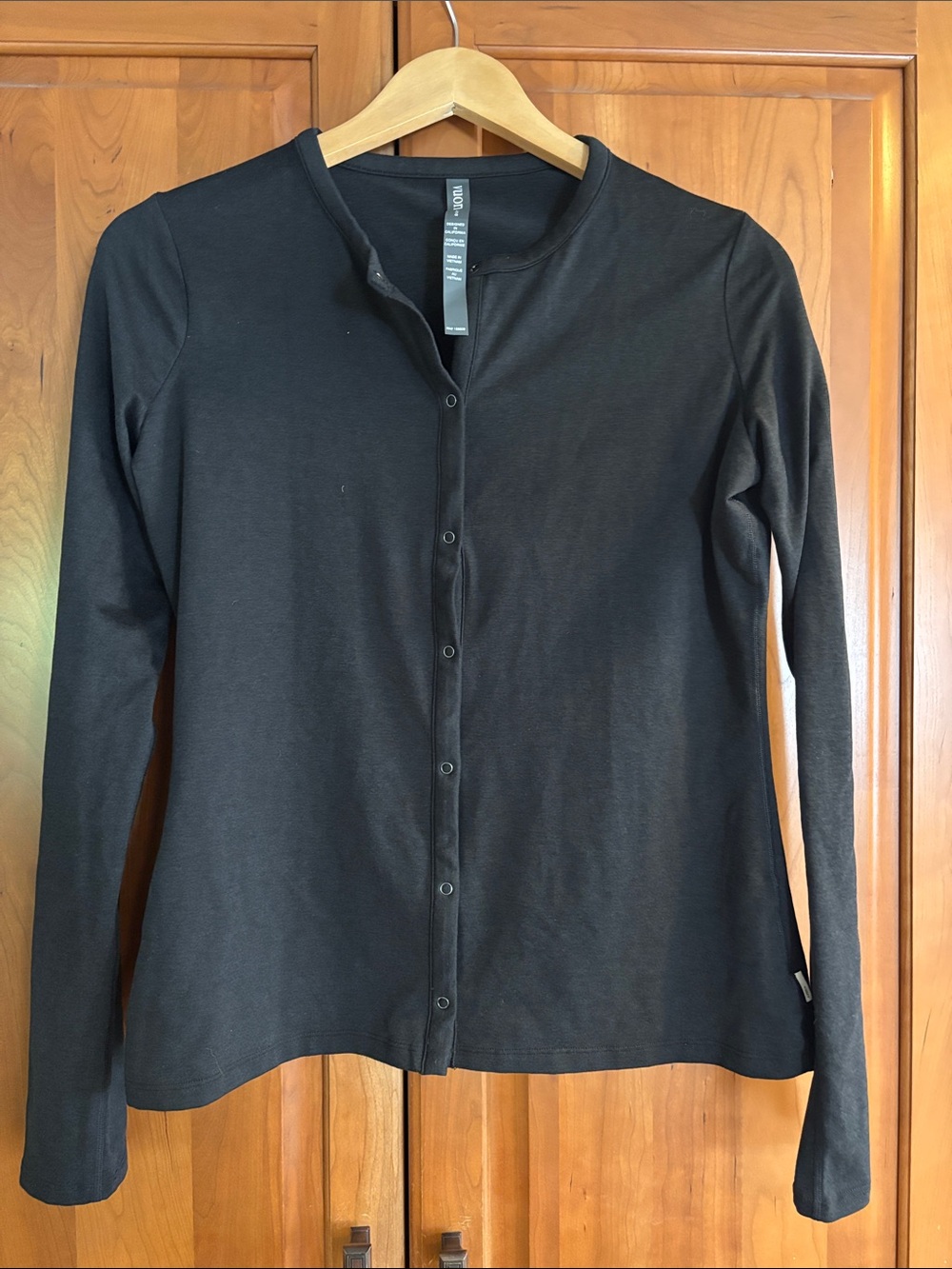 Vuori Black Long-Sleeve Button-Front Top